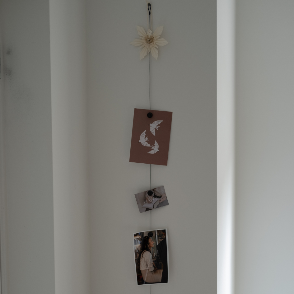 Photo hanger - black